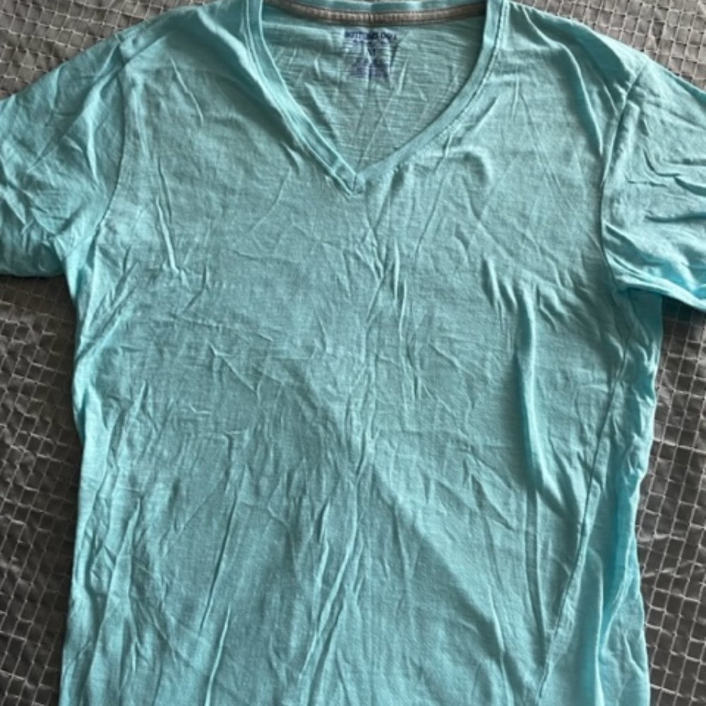Bottoms Out NEW V neck T-shirt  size M